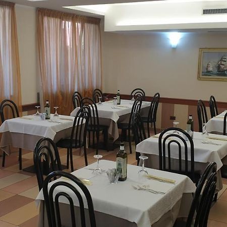 Albergo Ristorante Il Delfino Novara Eksteriør bilde