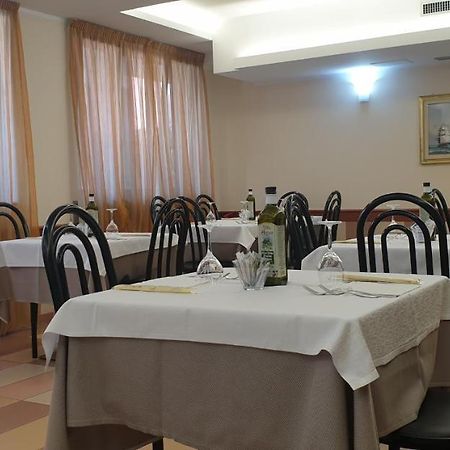 Albergo Ristorante Il Delfino Novara Eksteriør bilde