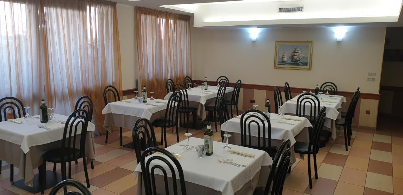 Albergo Ristorante Il Delfino Novara Eksteriør bilde