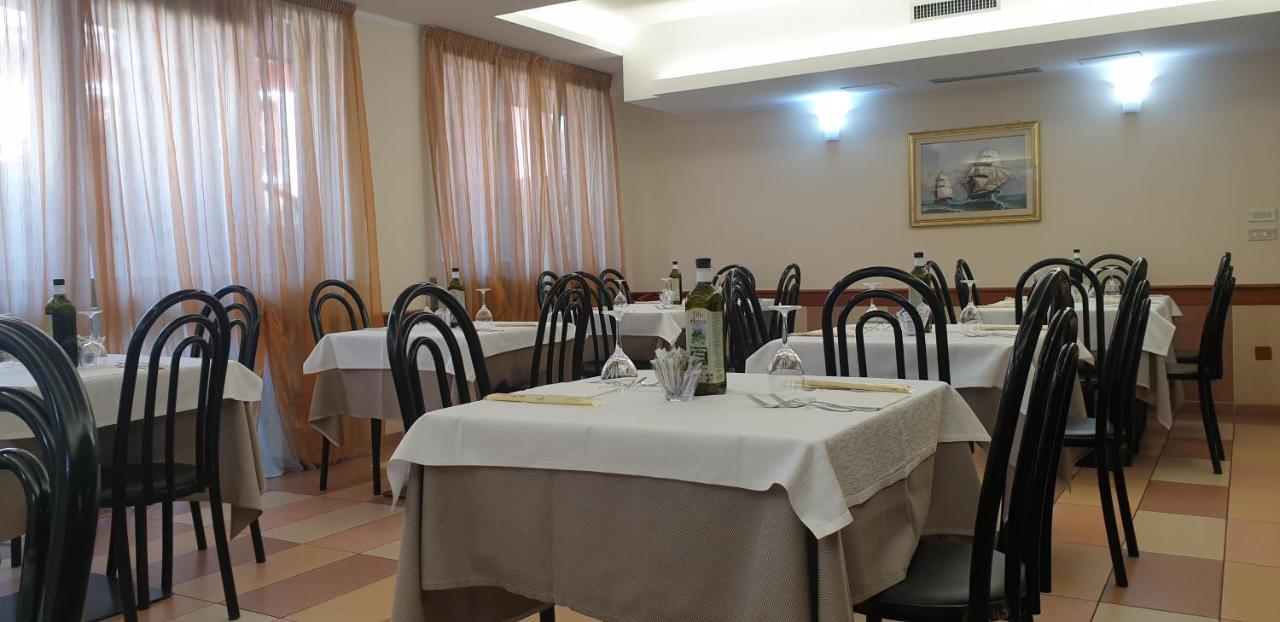 Albergo Ristorante Il Delfino Novara Eksteriør bilde