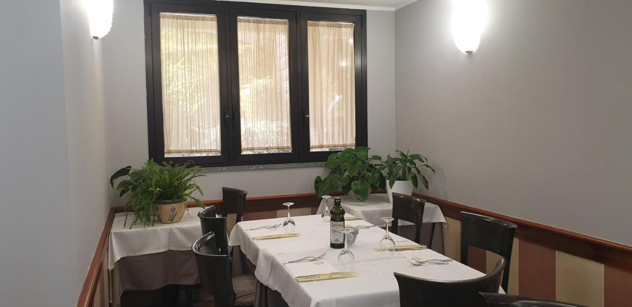 Albergo Ristorante Il Delfino Novara Eksteriør bilde