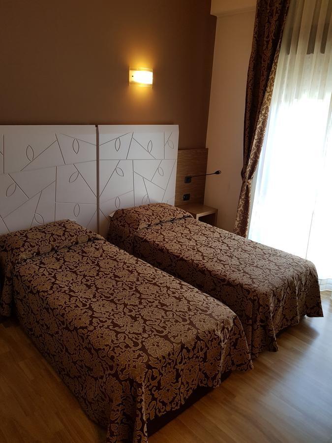 Albergo Ristorante Il Delfino Novara Eksteriør bilde