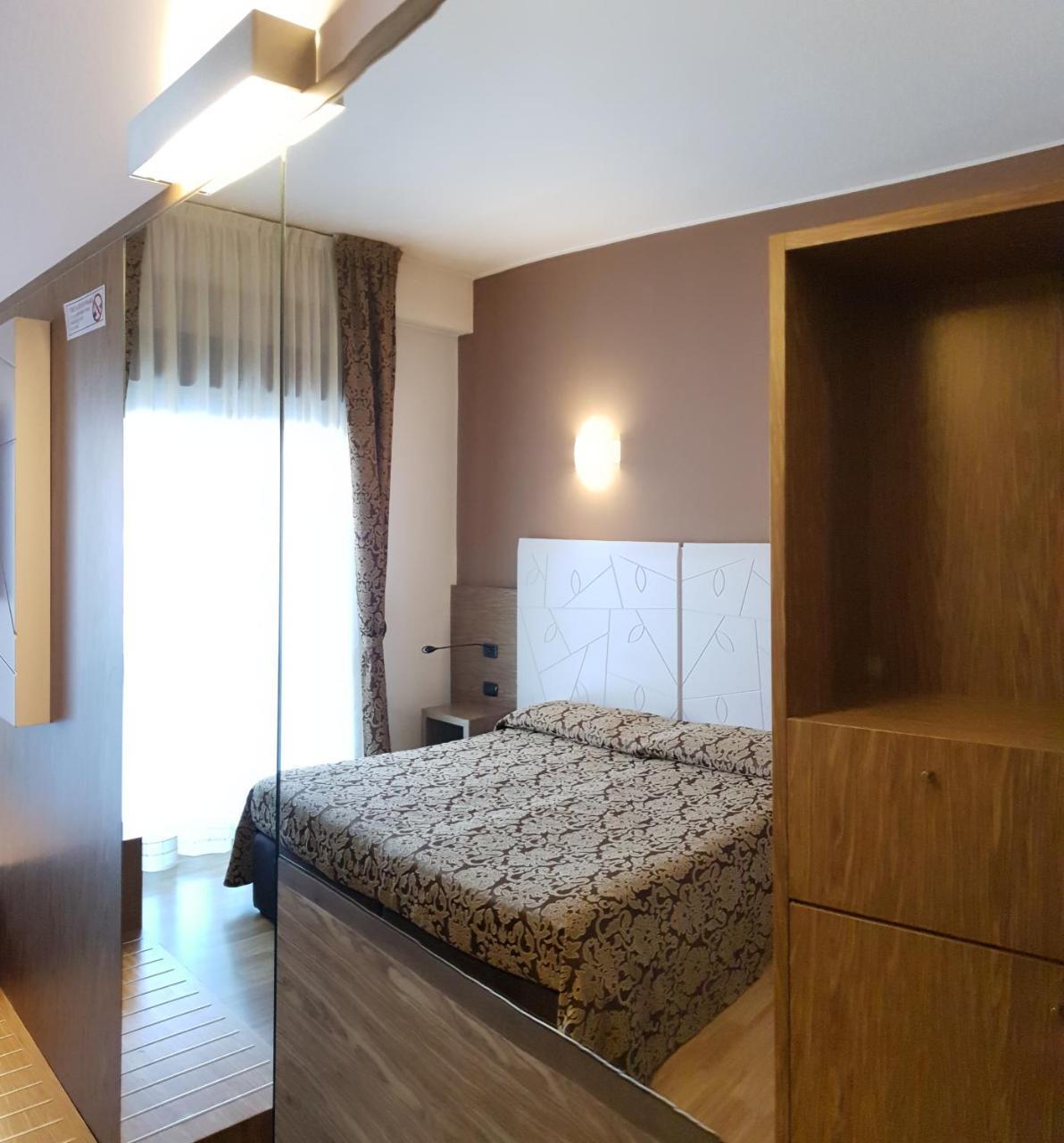 Albergo Ristorante Il Delfino Novara Eksteriør bilde