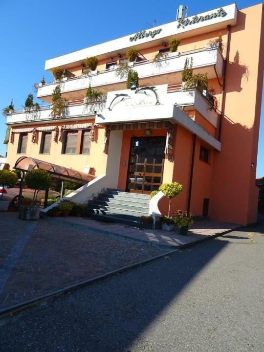 Albergo Ristorante Il Delfino Novara Eksteriør bilde